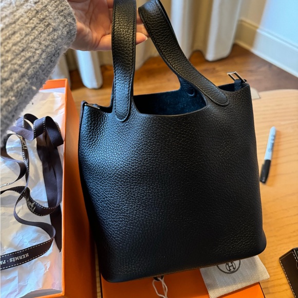 Hermes Picotin 18 black clemence leather with palladium hardware - Picture 2 of 11